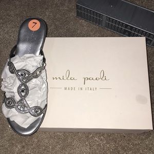 Mila Paoli silver heels never worn, new with tag